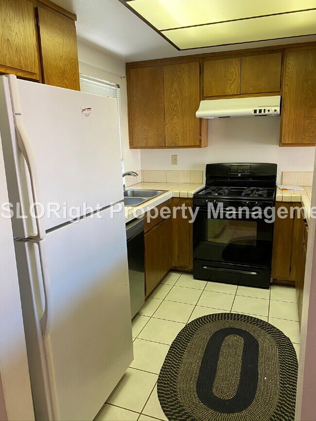 Building Photo - AVAILABLE SEPTEMBER- 2 Bedroom/ 2 Bathroom Condo In Laguna Lake Area