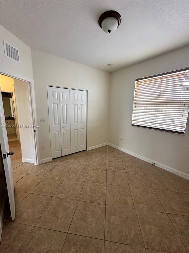 Building Photo - 1018 NE 42nd Ave