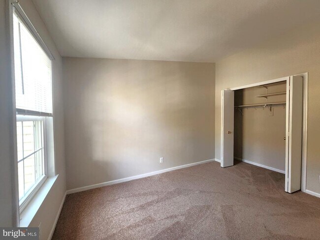 Building Photo - 20323 Beaconfield Terrace