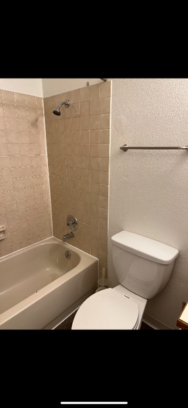 Building Photo - 551 N Robin Cir