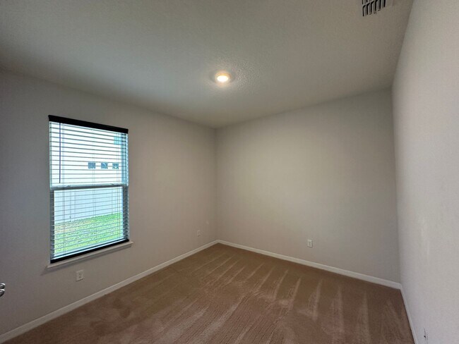 Building Photo - 4 Bedrooms/3 Baths/3 Car Garage House in L...