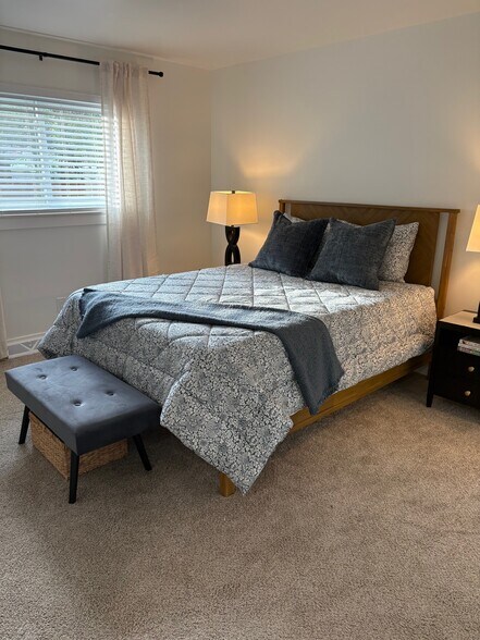 Primary Bedroom - 3527 Hillside Dr