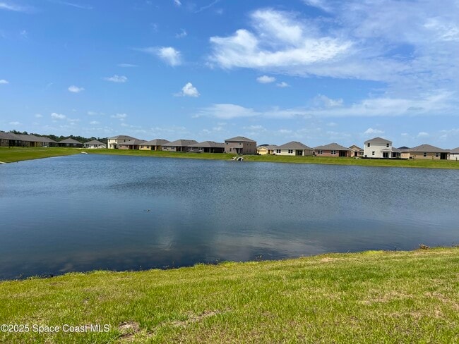 Building Photo - 976 Trinity St