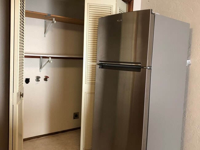 Building Photo - David Drive Duplex