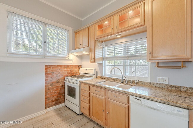 Building Photo - 711 E McKinley St