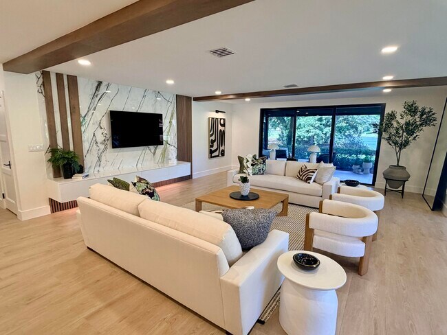 Building Photo - 2735 Polo Island Dr