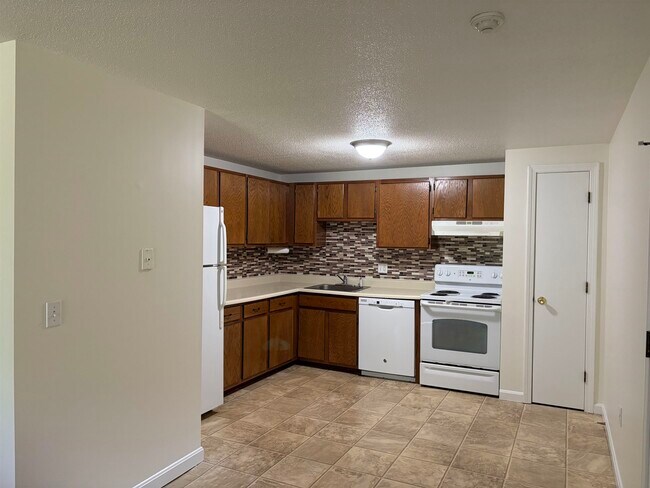 Building Photo - 2108 White Cedar Blvd