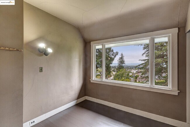 Building Photo - 1542 Hawthorne Terrace