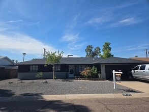Building Photo - Cozy 3 bed, 2 bath home in Phoenix, No HOA!