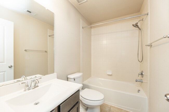 Building Photo - 2414 Garden Falls Dr