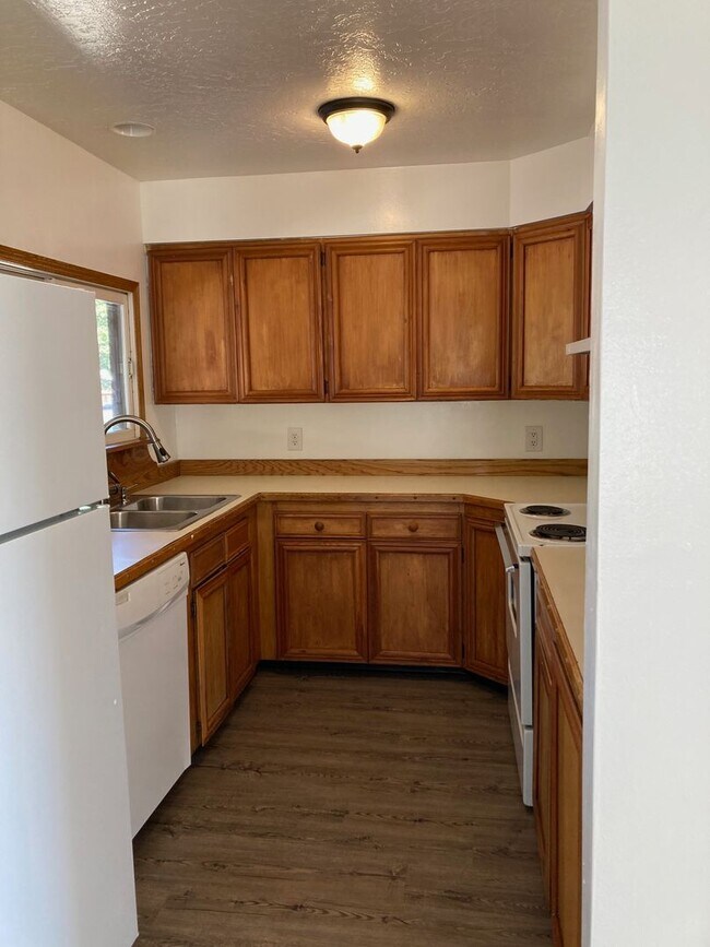 Building Photo - 2432 S 5th St W