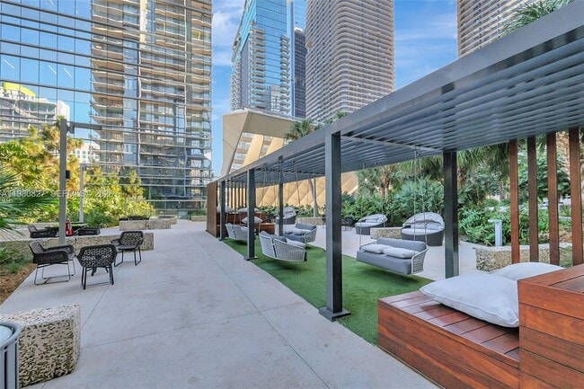 Building Photo - 88 SW 7th St