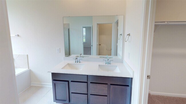 Building Photo - 4809 Sun Fls Dr