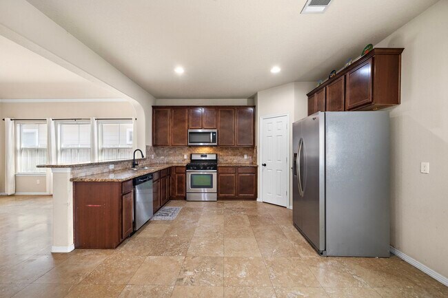 Building Photo - 18319 Hillingdon Ln