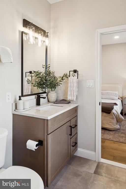 Building Photo - 40 Evergreen Ln