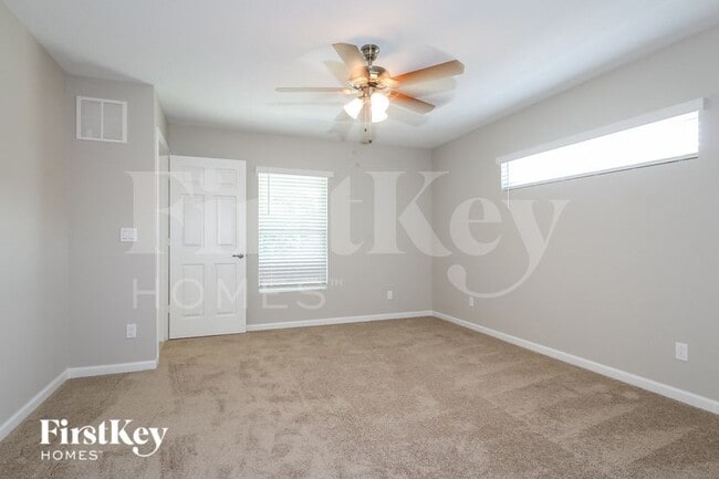 Building Photo - 1992 SW Sunglow St