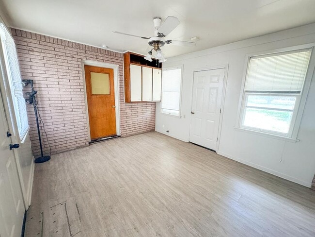 Building Photo - 8103 N Navarro St