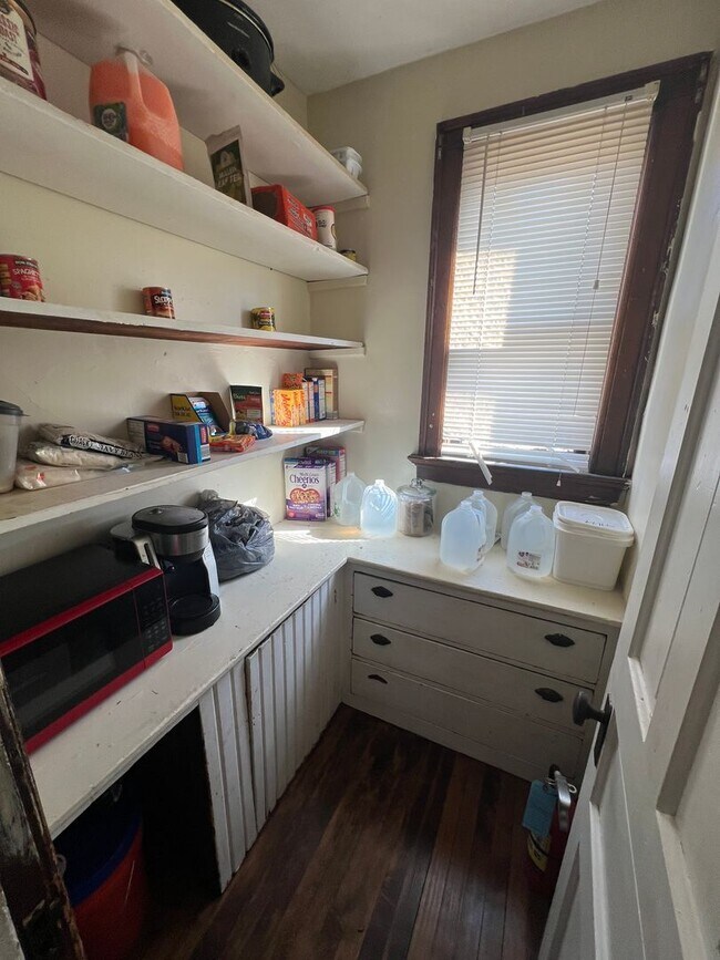 Building Photo - 2768-70 N. Booth St.