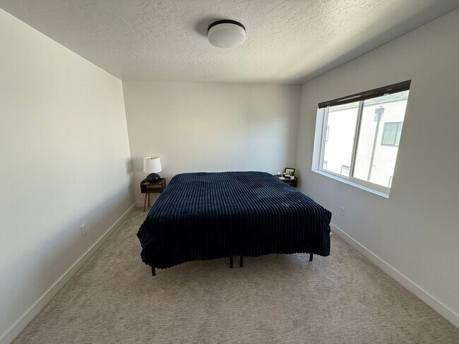 Building Photo - Charming 2BR Townhome in Centerville