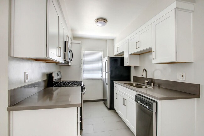 Building Photo - 1314 Euclid St. in Santa Monica - near Wil...