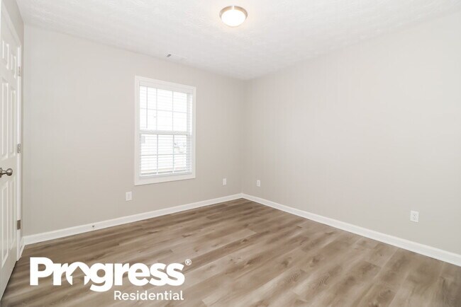 Building Photo - 358 Shadowbrooke Cir SW