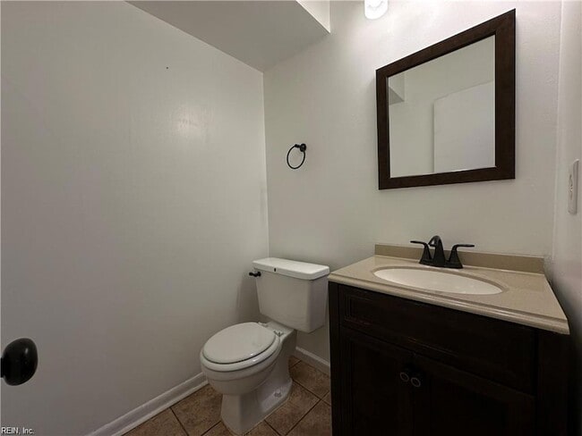 Building Photo - 819 Dryden St