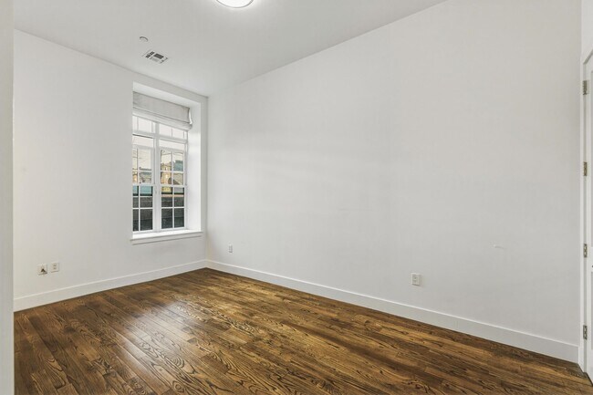 Building Photo - 304 Pavonia Ave