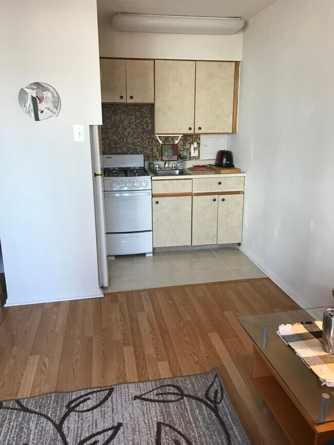 kitchen - 2101 Chestnut St