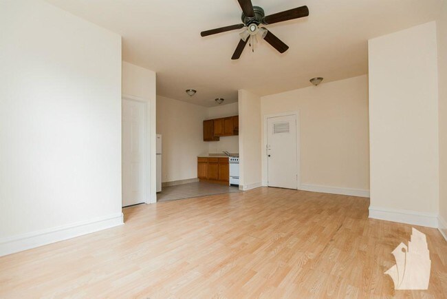 Building Photo - 4851 N Damen Ave