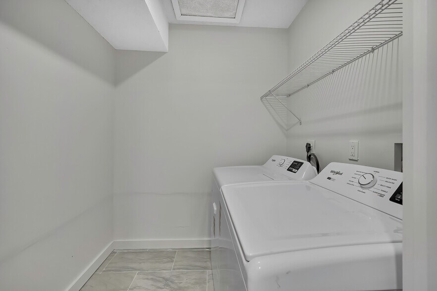 Building Photo - 10981 W Tidewater Cir