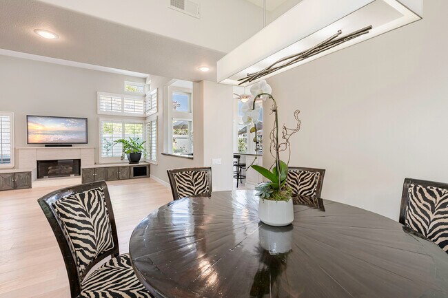 Building Photo - 346 Whites Landing