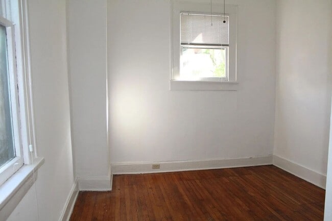 Building Photo - 311 E Duffy St