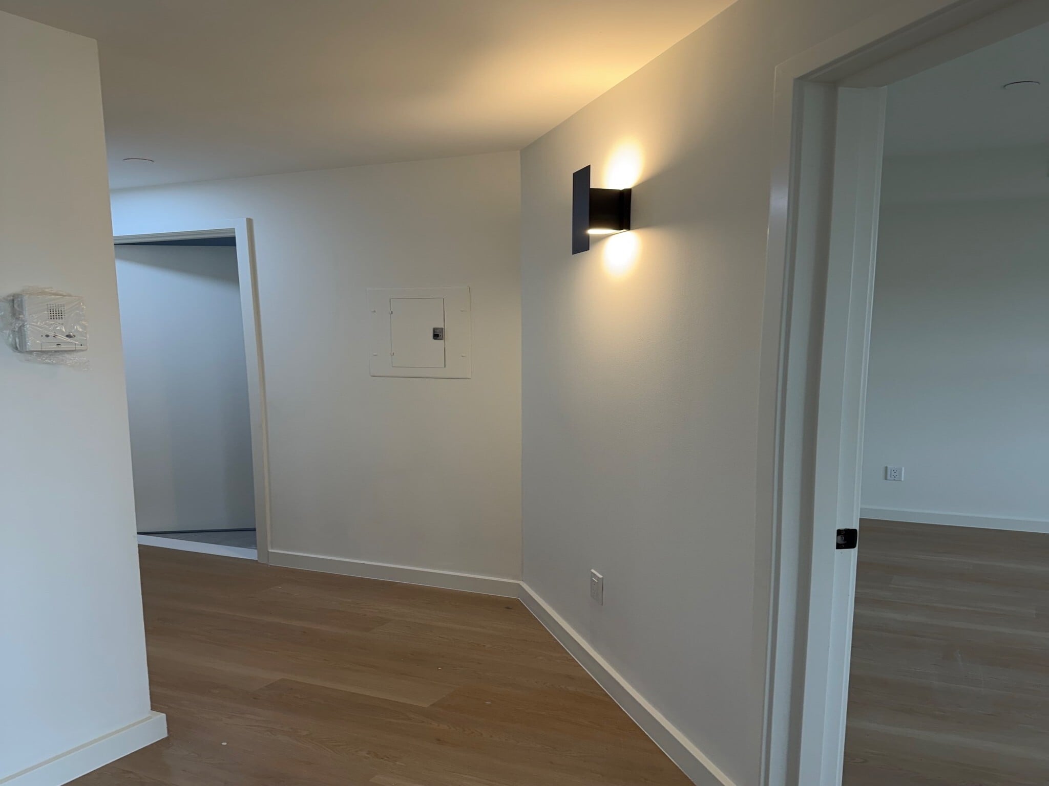 Building Photo - 3112 Emmons Ave