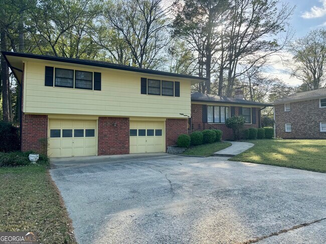 Building Photo - 3710 Creekview Cir