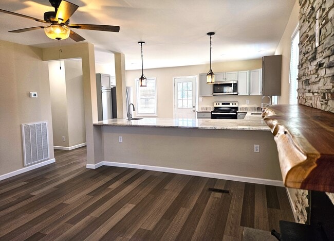 Building Photo - 1840 Cedar Hall Rd