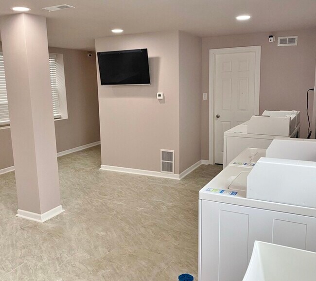 Building Photo - 4213 W 13th St