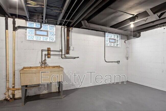 Building Photo - 405 Home Ave