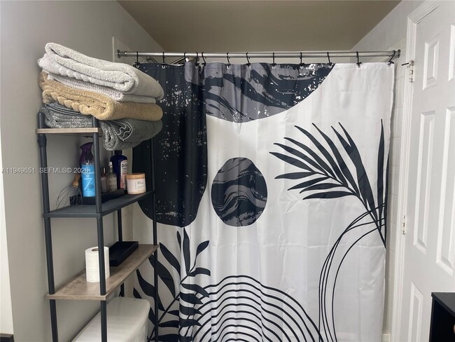 Building Photo - 160 SW 117th Terrace