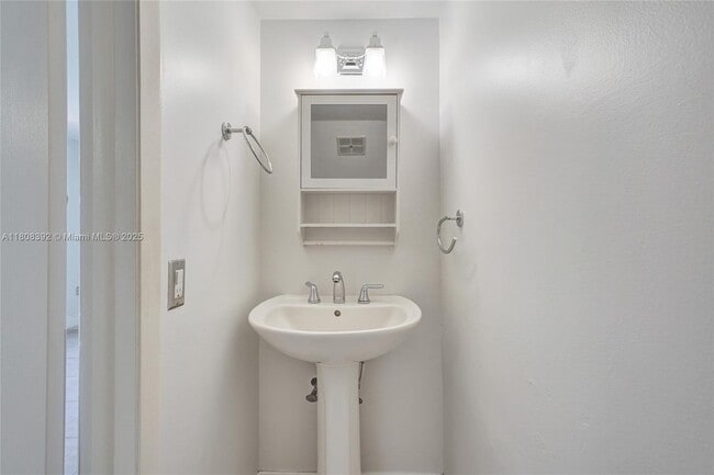 Building Photo - 4600 SW 67th Ave