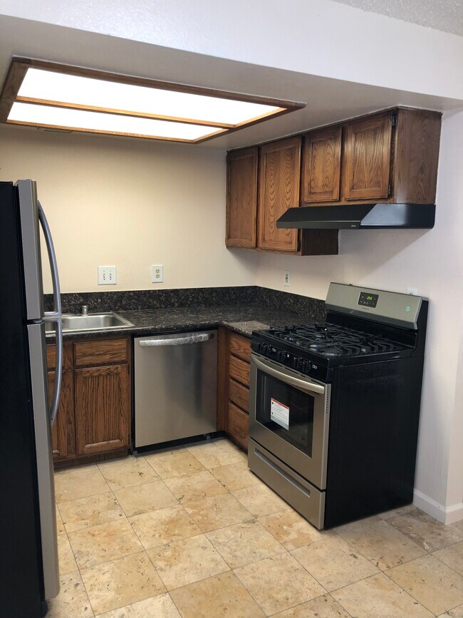 Building Photo - 5203 Caliente St