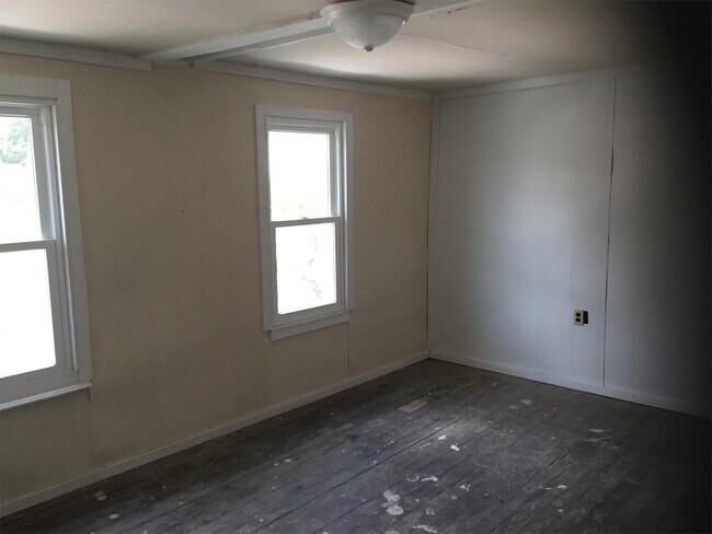 Building Photo - 114 S Water St