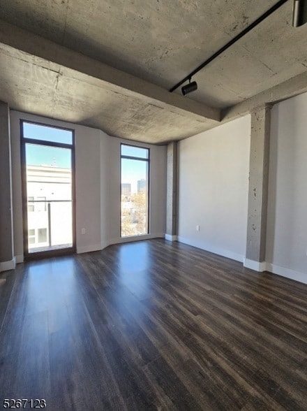 Building Photo - 58 Elm St