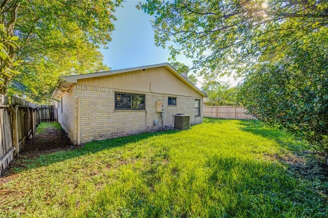 Building Photo - 1510 Chestnut Tree Ln