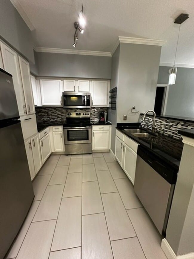 Building Photo - 2801 Chancellorsville Dr