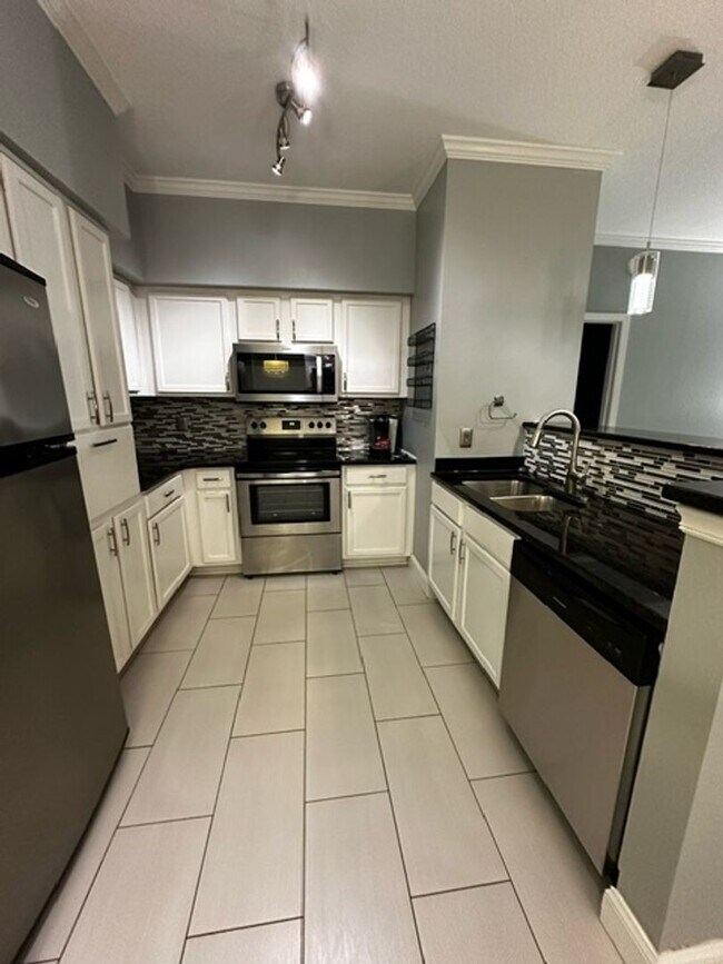 Building Photo - RESORT STYLE LIVING at the Barrington Park Condos!- Beautifully update 2/2 on Ground Floor!