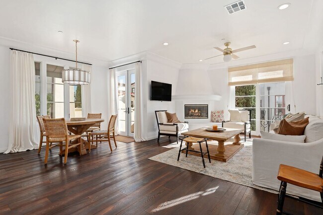 Building Photo - Villa Del Mar~ The Gorgeous gem in the Ame...