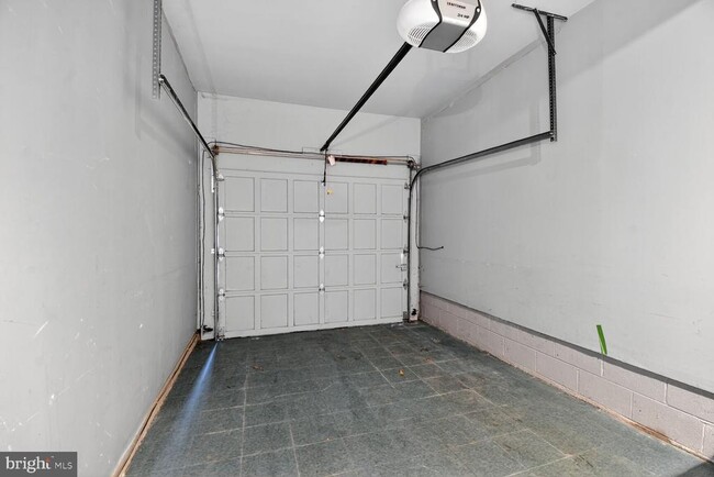 Building Photo - 3227 Ellicott St NW