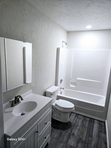 Building Photo - 1357 US-30