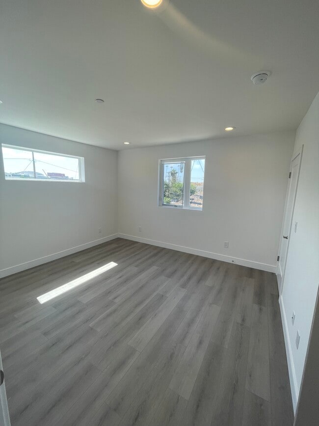 Building Photo - 1156 W 38th St