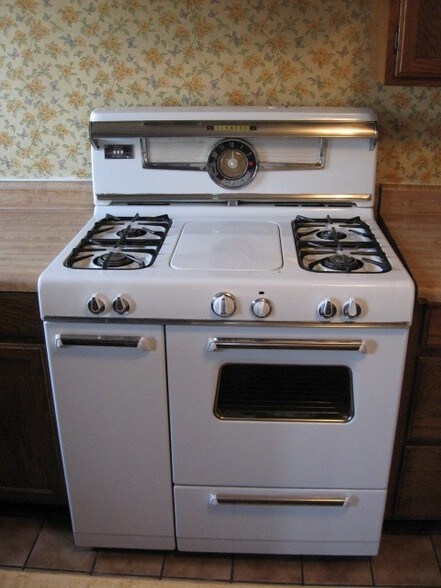 Building Photo - 802 Grand Ave